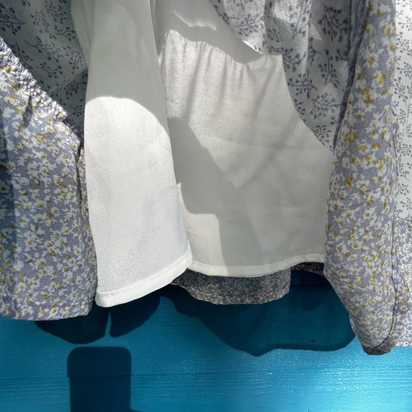 NWT PAPER CRANE Summer Top lined light purple, yellow and white pattern. Size M. - Picture 4 of 10